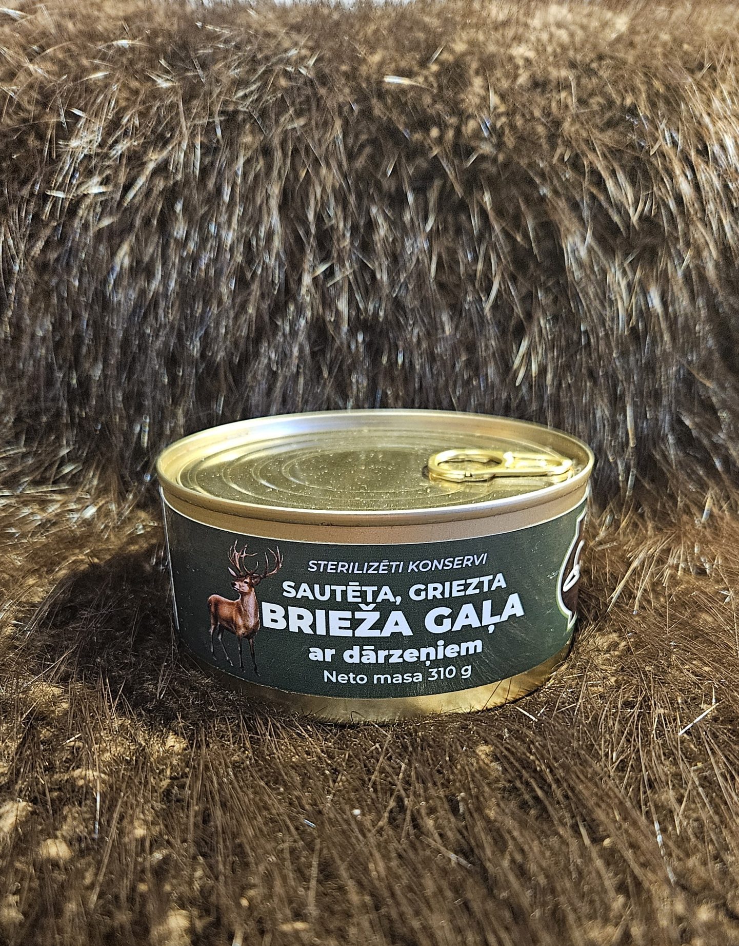Sautētas, grieztas brieža gaļas konservs ar dārzeņiem